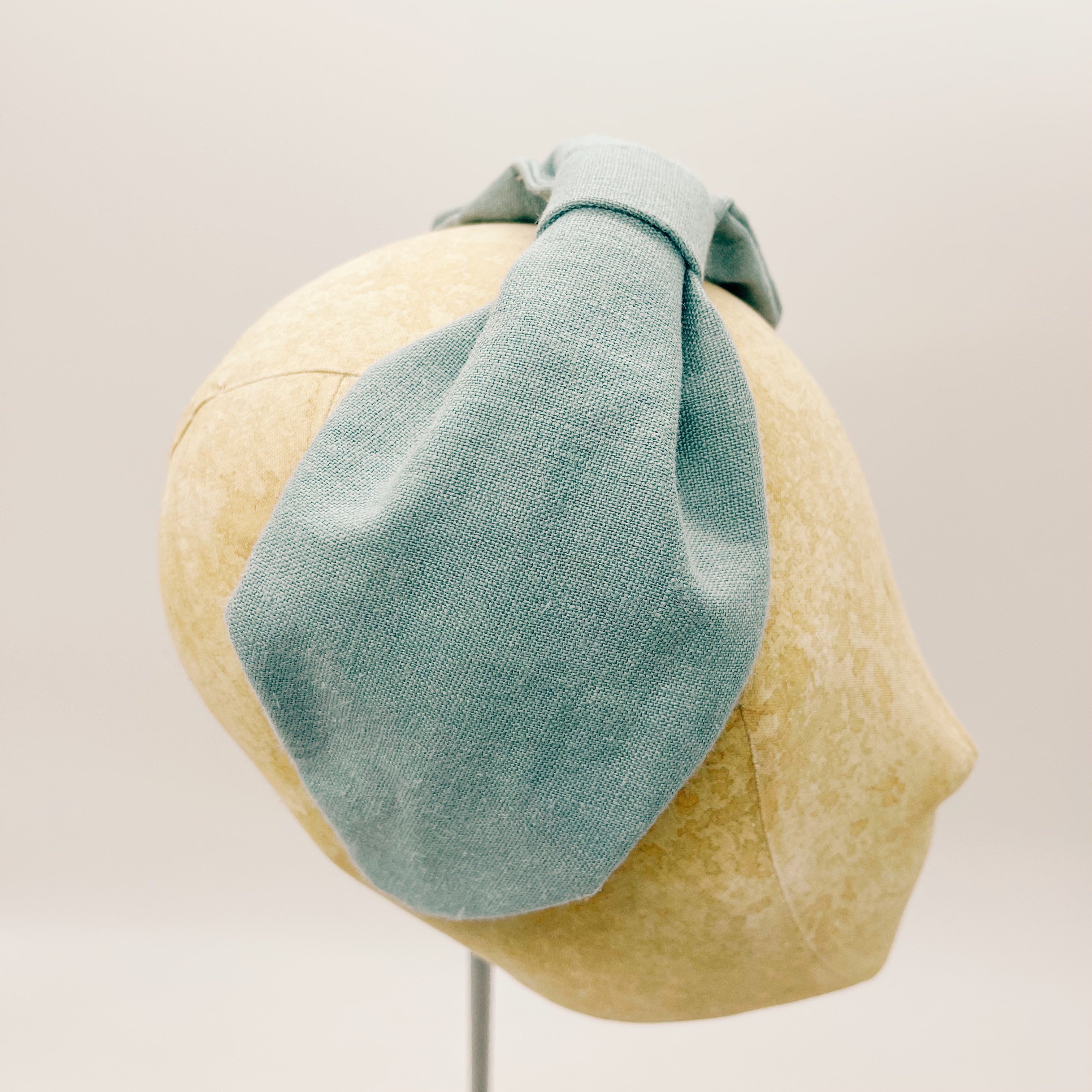 Serre-tête en lin Aqua Feuille Poussiéreuse